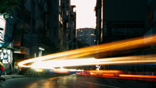 Moving light - symbol for speed and performance.